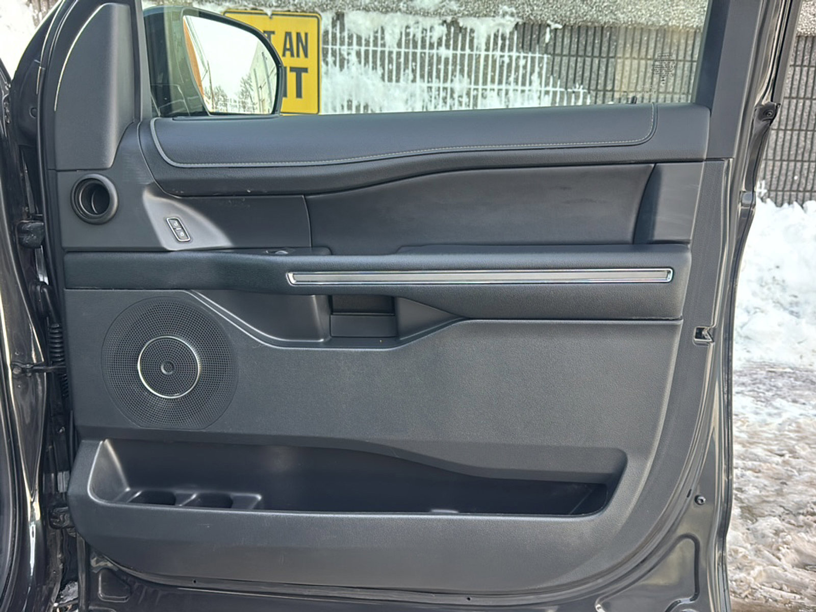 Used 2023 Ford Expedition XLT image 18