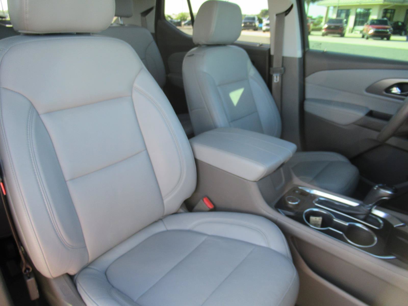 Used 2019 Chevrolet Traverse Premier w/ Driver Confidence II Package FWD image 9