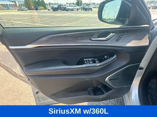 Used 2021 Jeep Grand Cherokee L Overland w/ Luxury Tech Group IV AWD/4WD image 11