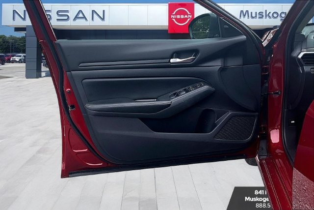 Used 2025 Nissan Altima 2.5 SV FWD image 20