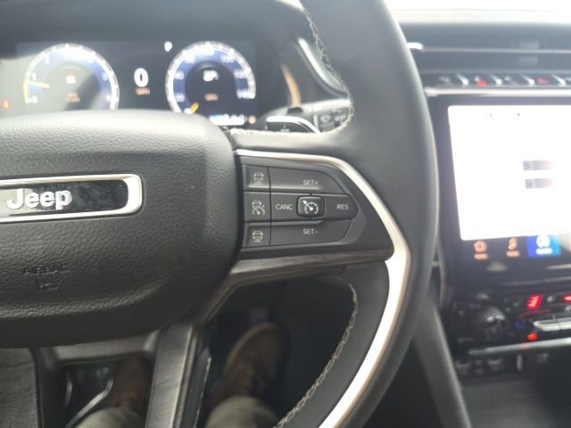 Certified 2024 Jeep Grand Cherokee Limited w/ Luxury Tech Group II AWD/4WD image 15
