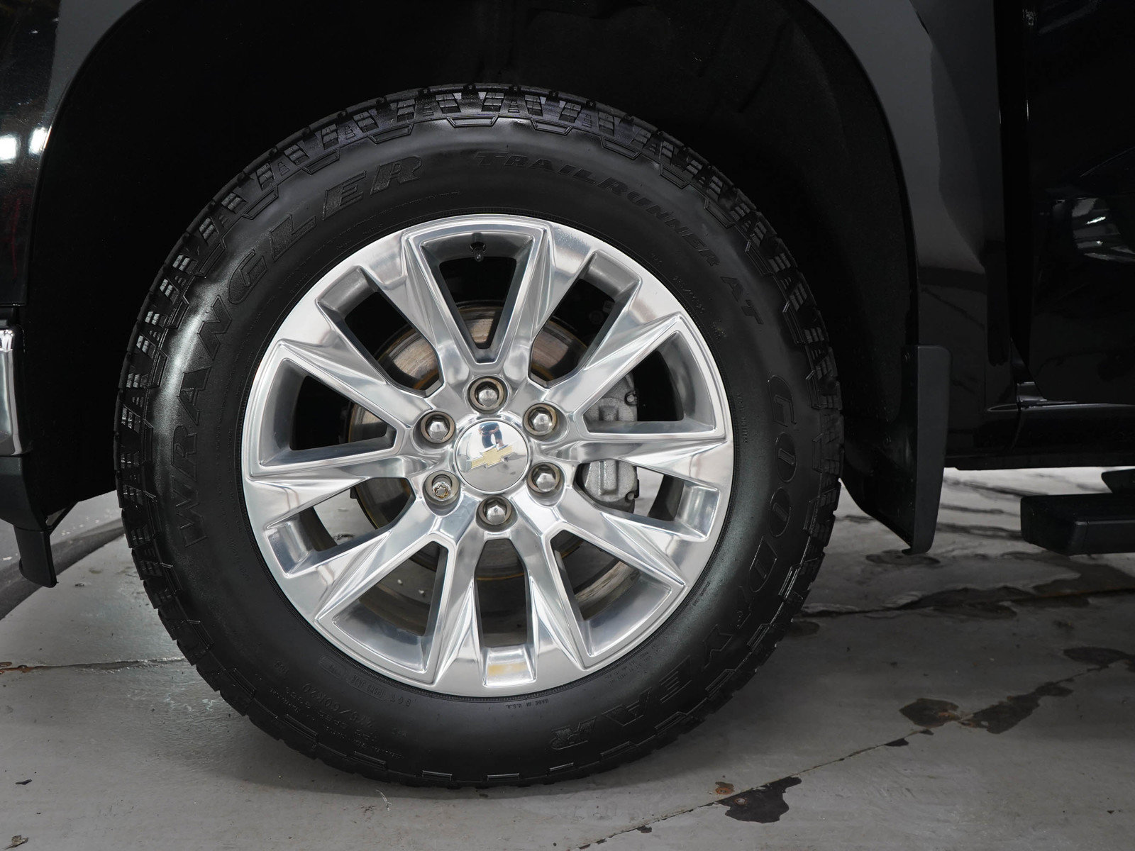 Used 2021 Chevrolet Silverado 1500 LTZ AWD/4WD image 32