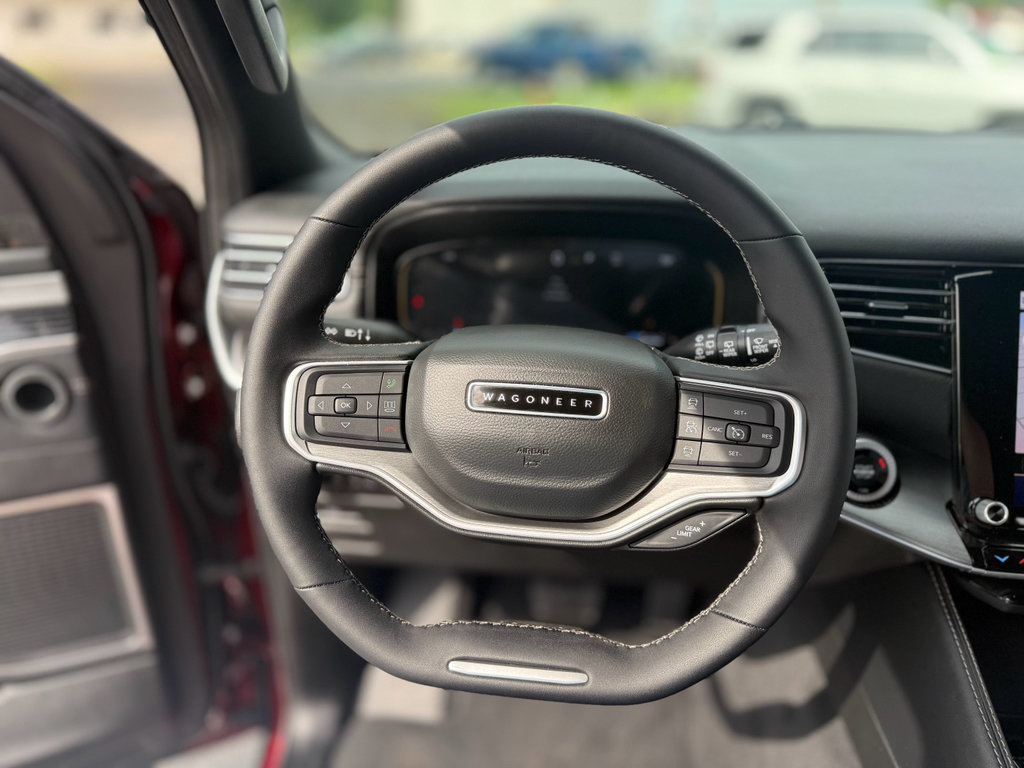 Used 2025 Jeep Wagoneer Series III AWD/4WD image 32