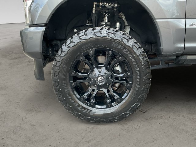 Used 2022 Ford F350 Limited AWD/4WD image 9