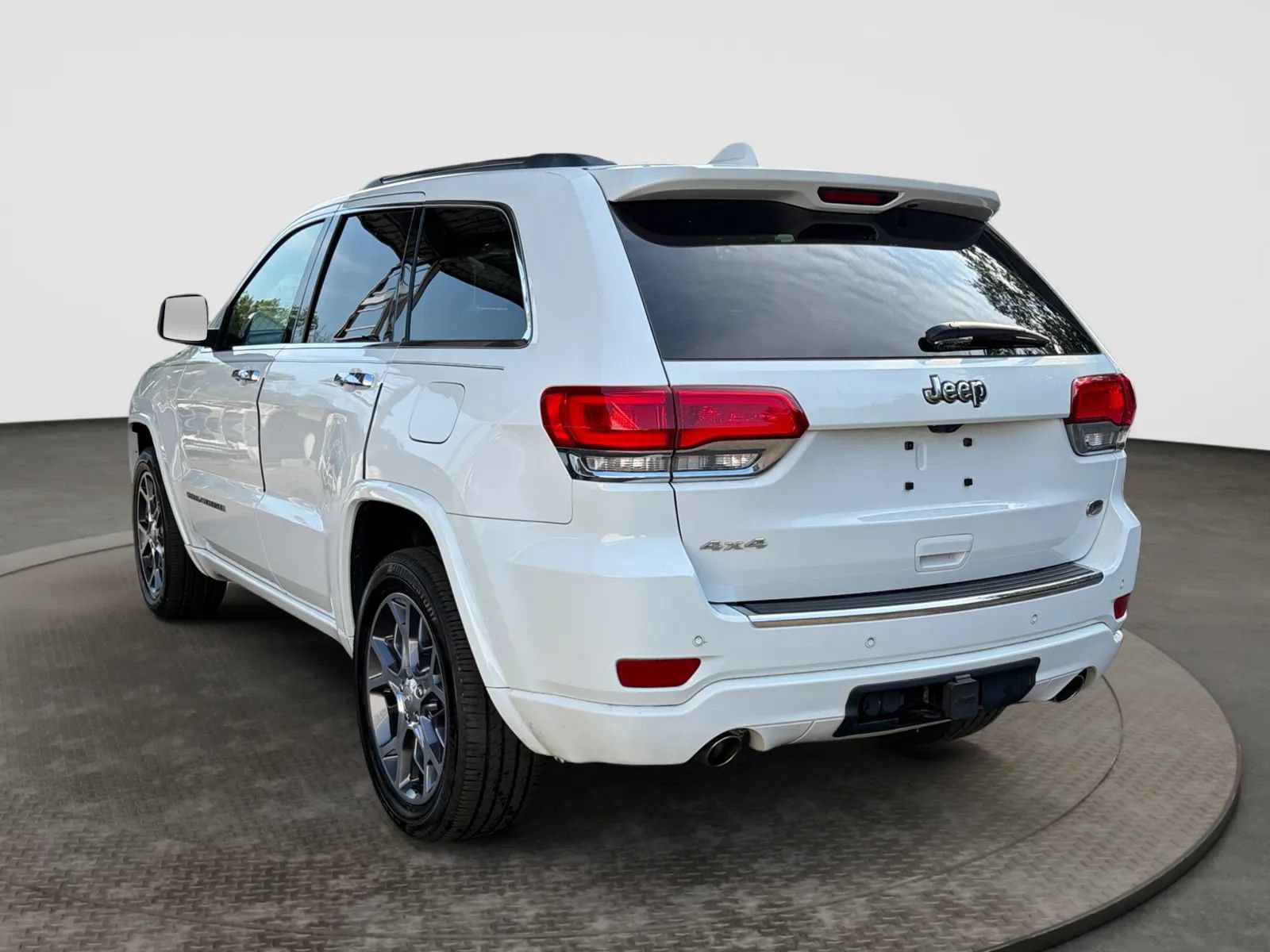 Used 2020 Jeep Grand Cherokee Overland AWD/4WD image 8