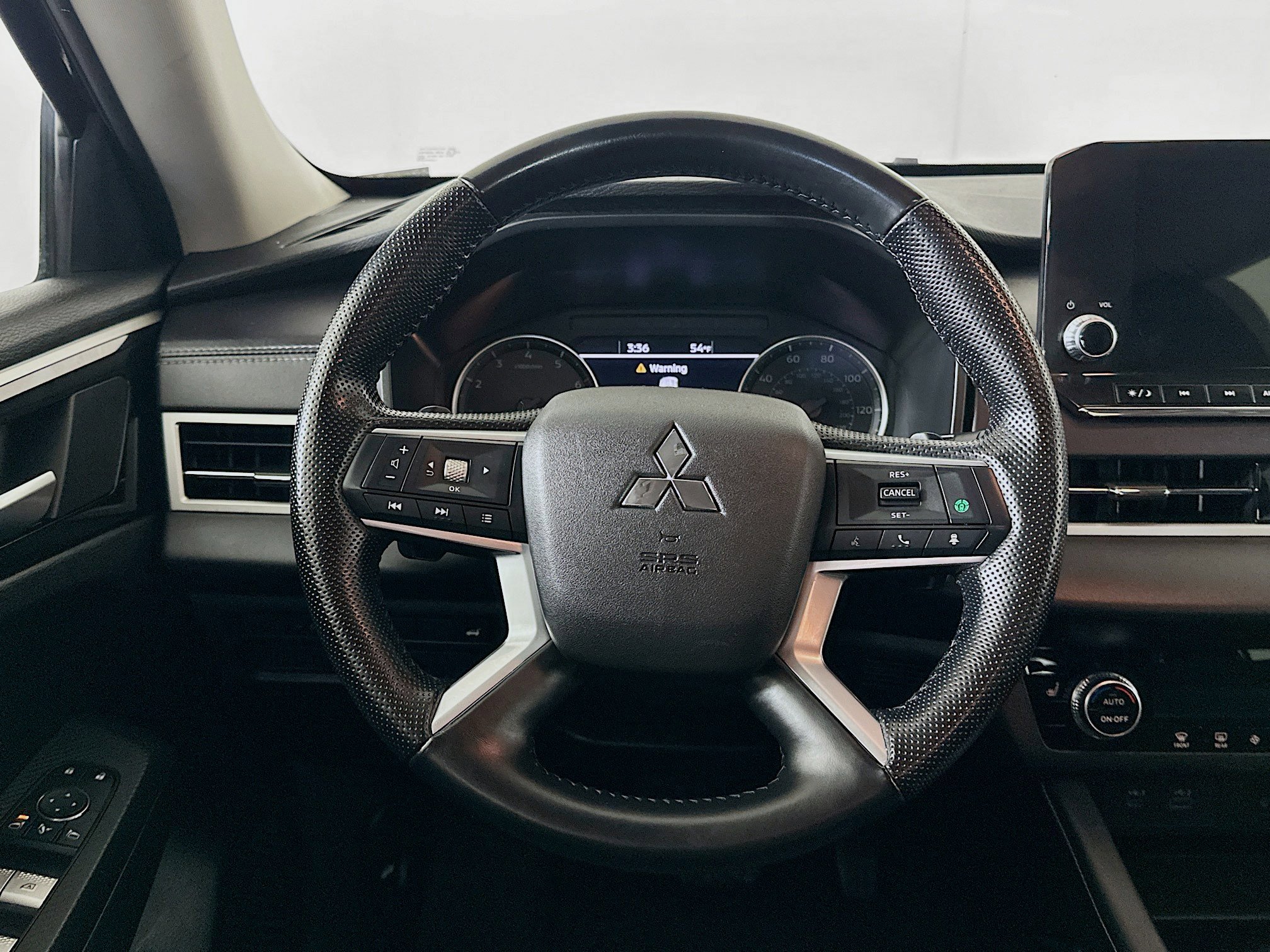 Used 2024 Mitsubishi Outlander SE image 18