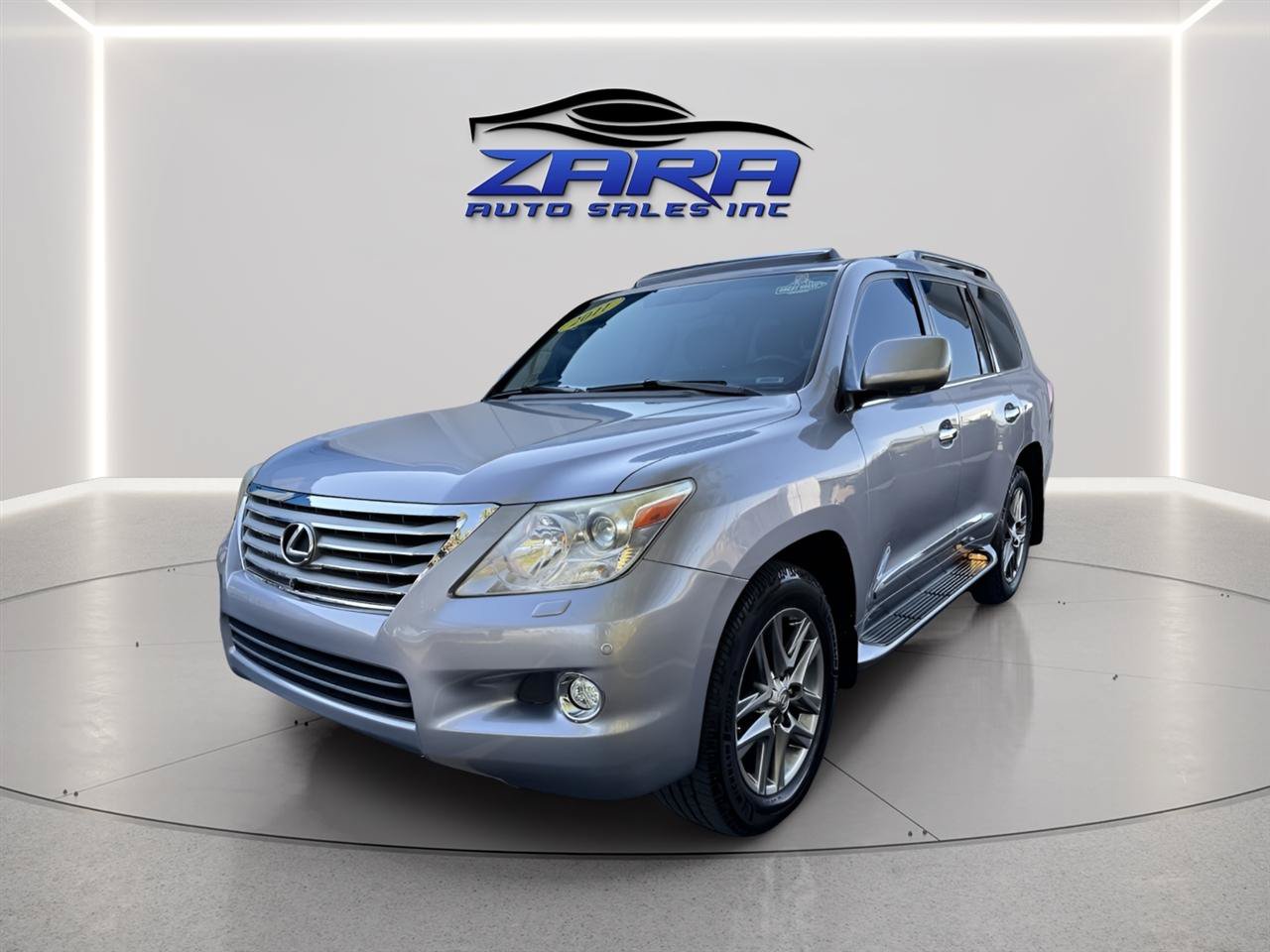 Used 2011 Lexus LX 570 4WD w/ Luxury Pkg image 2