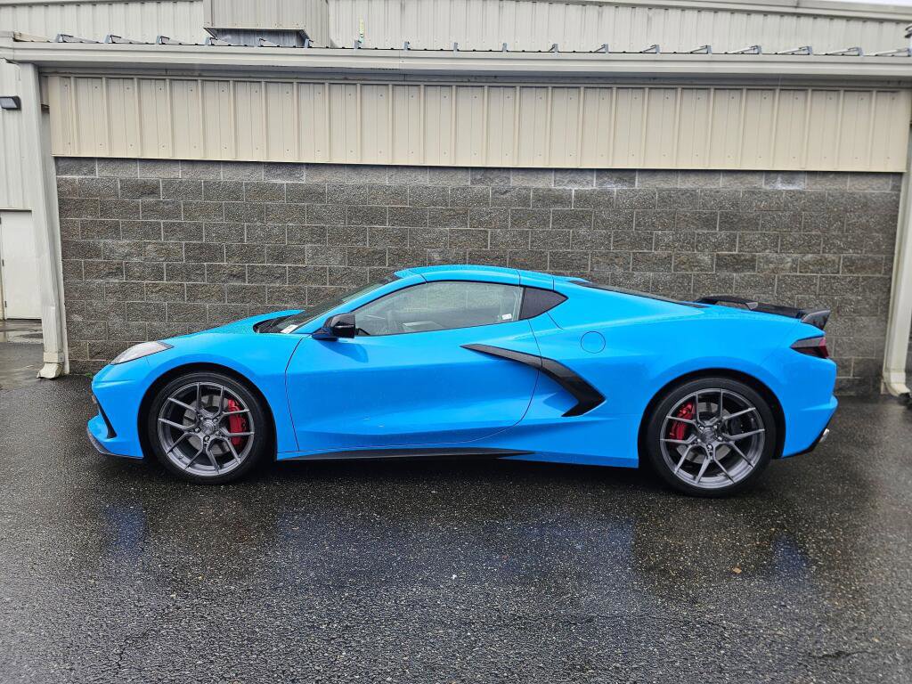 Used 2021 Chevrolet Corvette Stingray Premium Cpe w/ Z51 Performance Package RWD image 3