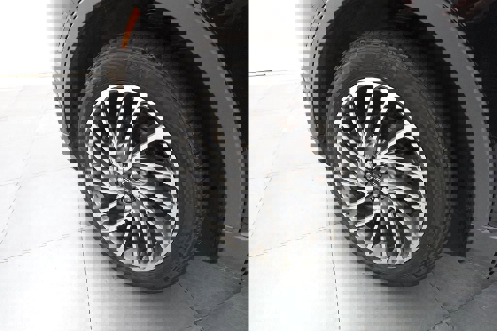 Used 2020 Lincoln Nautilus Reserve w/ Equipment Group 201A image 31