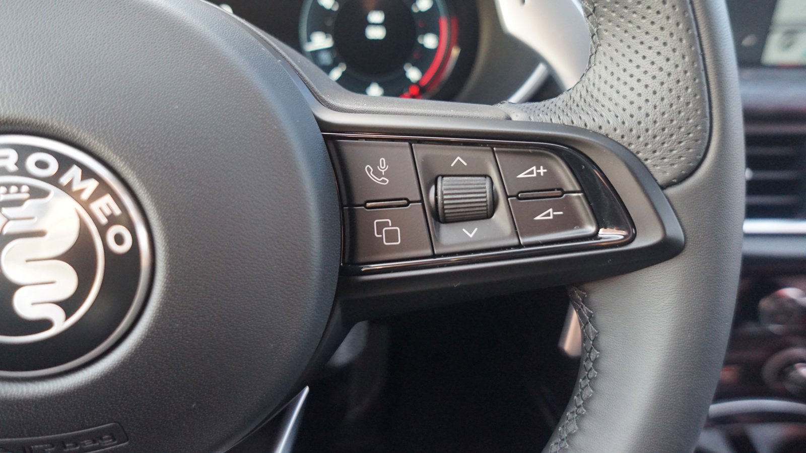 New 2024 Alfa Romeo Stelvio Sprint image 19