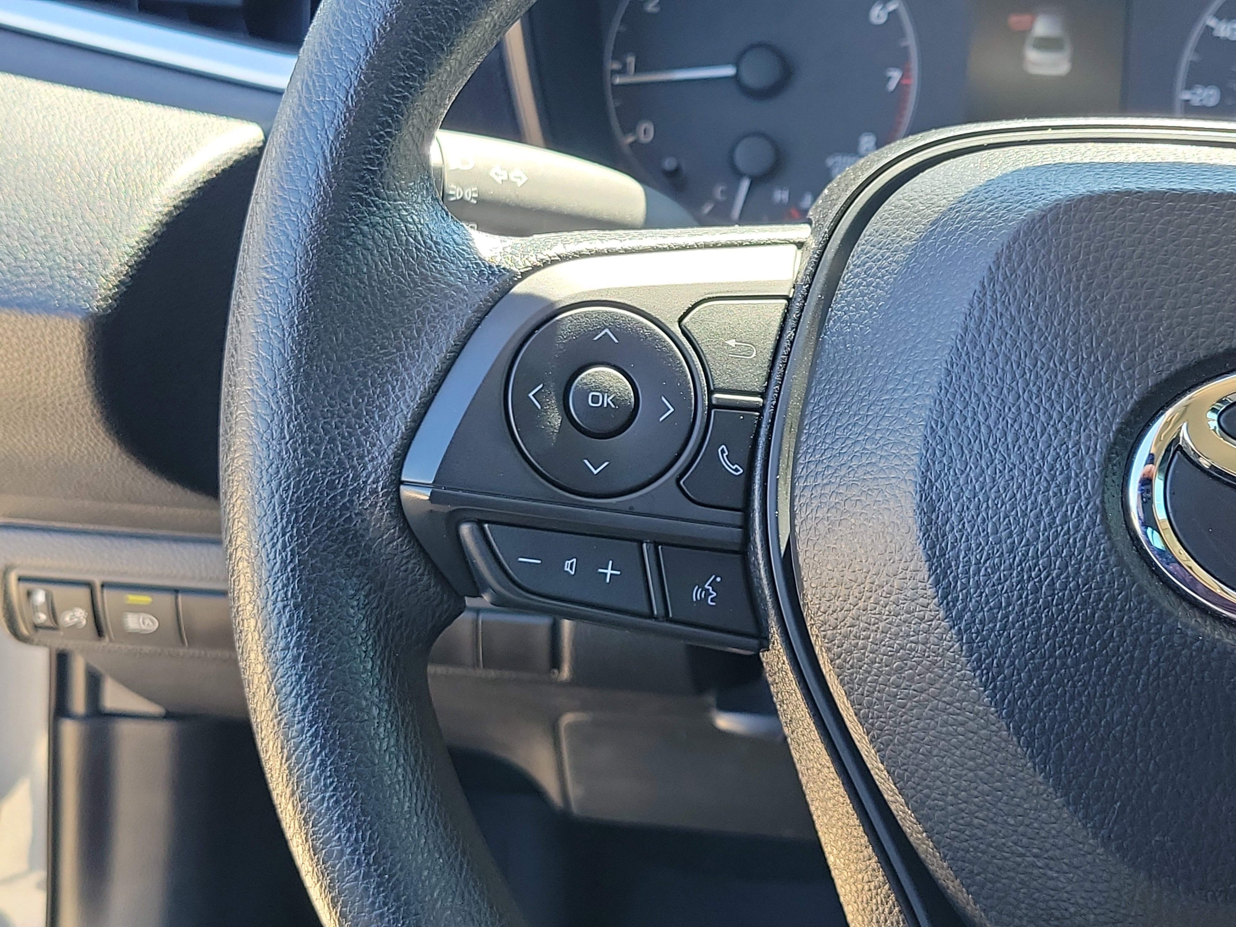 Used 2025 Toyota Corolla LE image 24