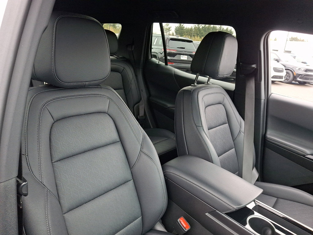 Used 2025 Chevrolet Equinox LT w/ Convenience Package II image 13