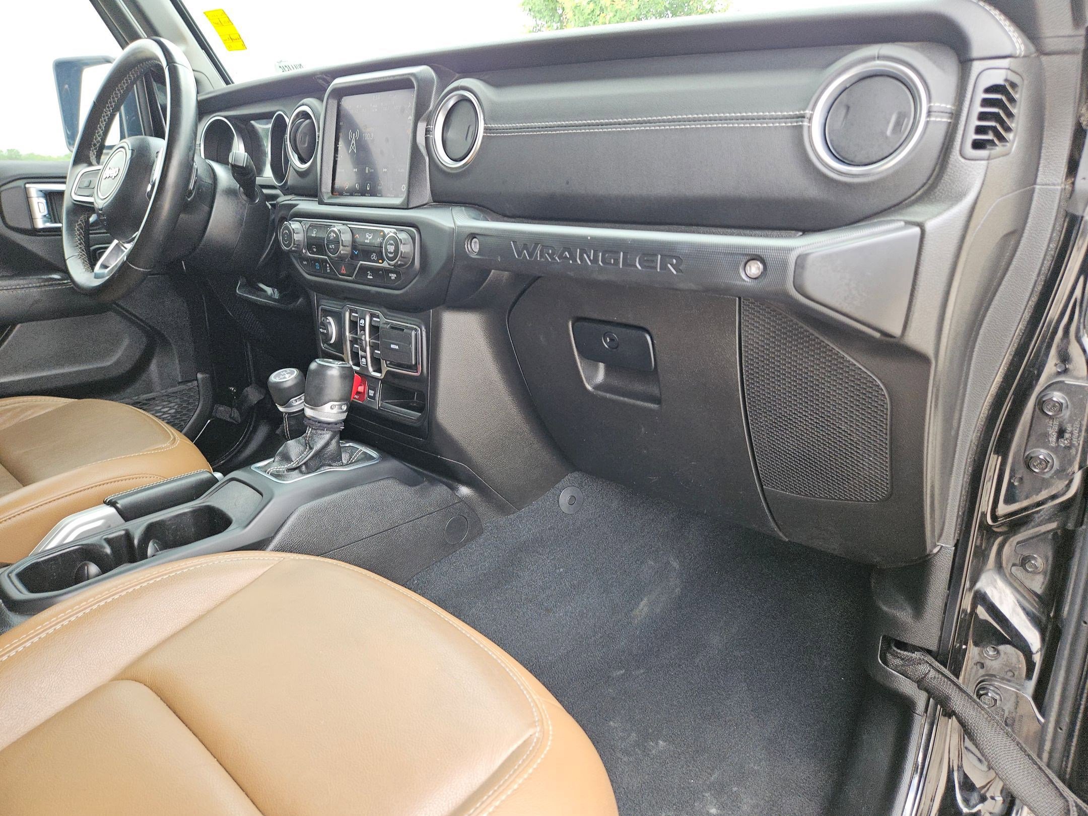 Used 2022 Jeep Wrangler Unlimited Rubicon 4xe AWD/4WD image 25