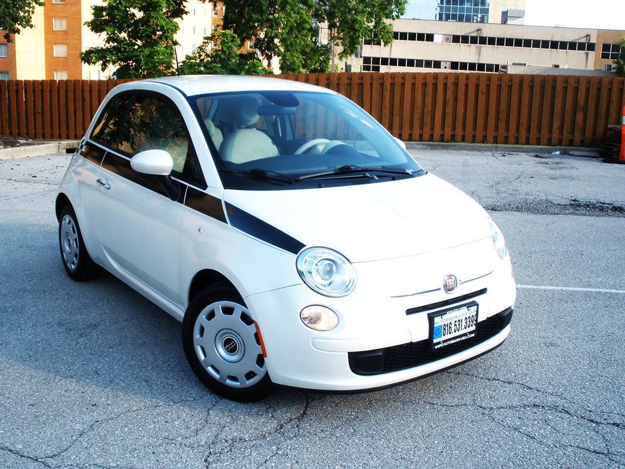 Used 2015 FIAT 500 Pop FWD image 2