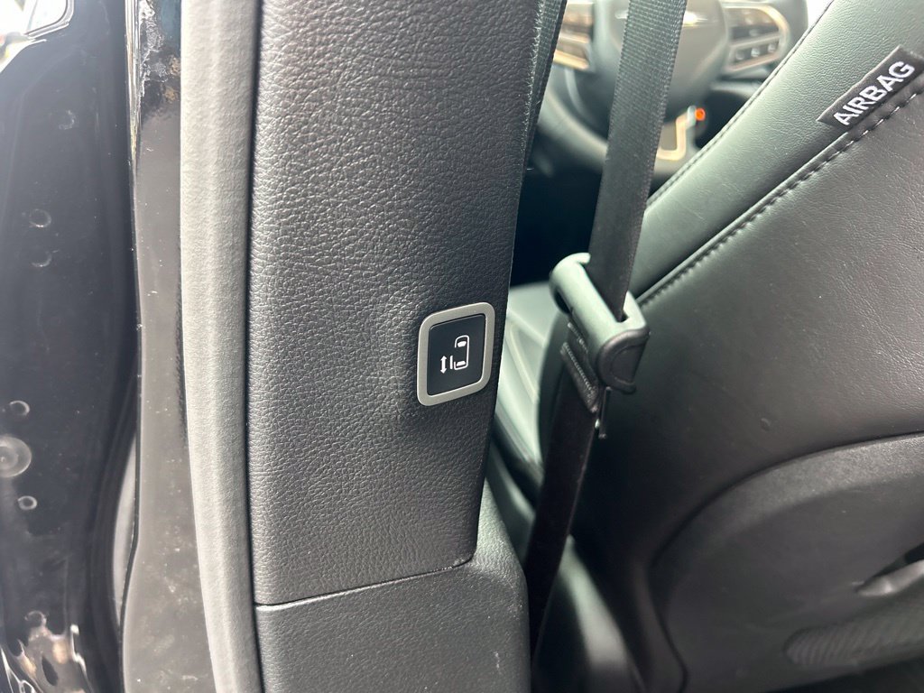 Used 2026 Chrysler Pacifica Select FWD image 8