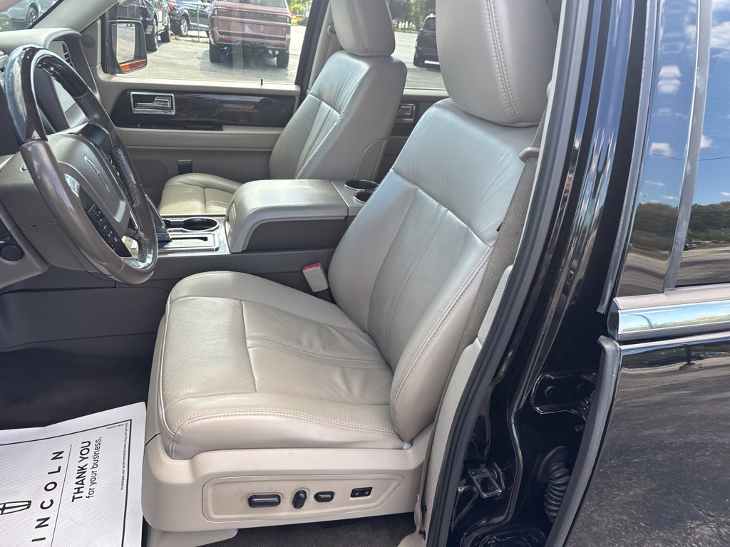 Used 2016 Lincoln Navigator Select AWD/4WD image 27