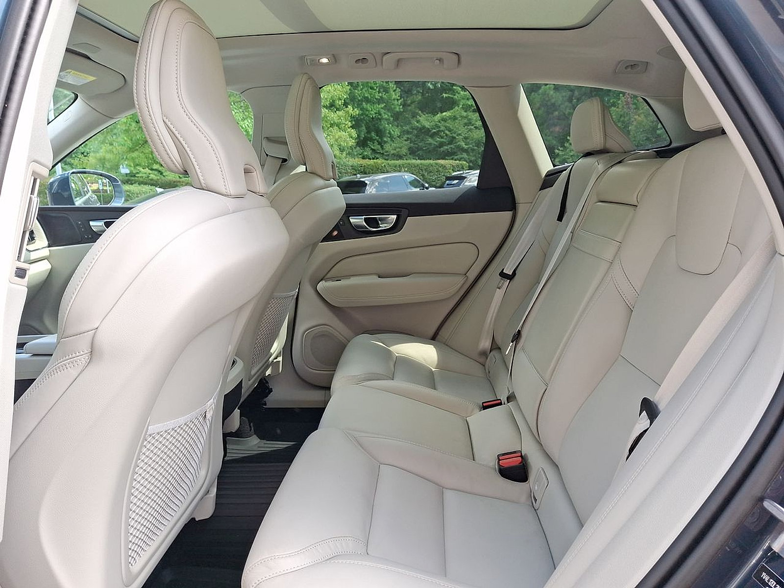 Used 2022 Volvo XC60 B5 Inscription w/ Advanced Package FWD image 20