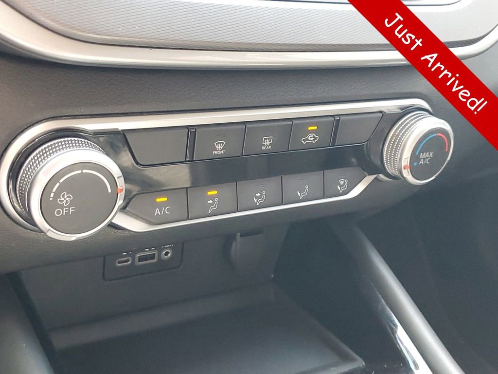 Used 2024 Nissan Altima 2.5 SR AWD/4WD image 32