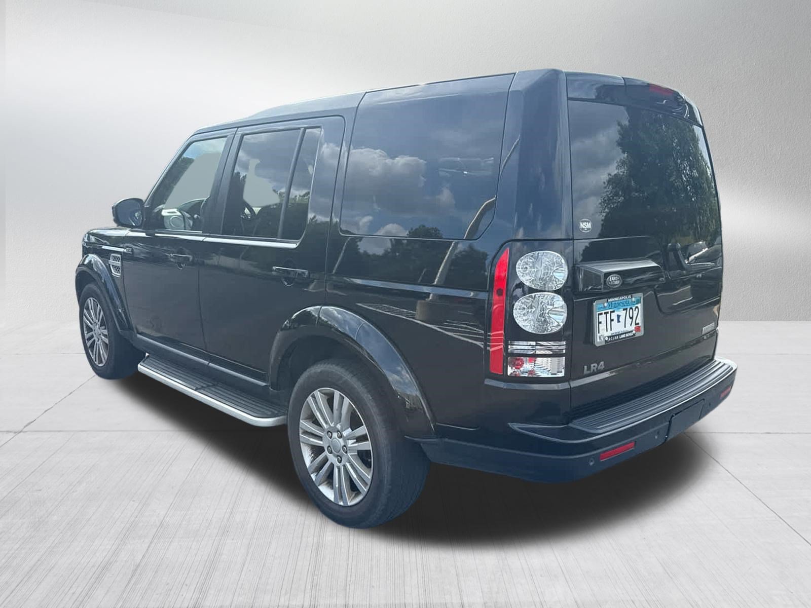 Used 2016 Land Rover LR4 HSE LUX AWD/4WD image 3