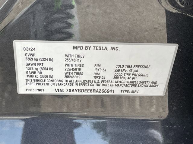 Used 2024 Tesla Model Y Long Range AWD/4WD image 29