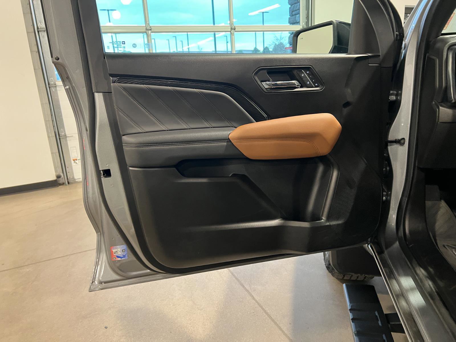 Used 2024 GMC Canyon AT4 w/ AT4 Premium Package image 27