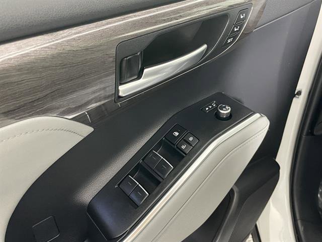 Used 2023 Toyota Highlander Limited image 19
