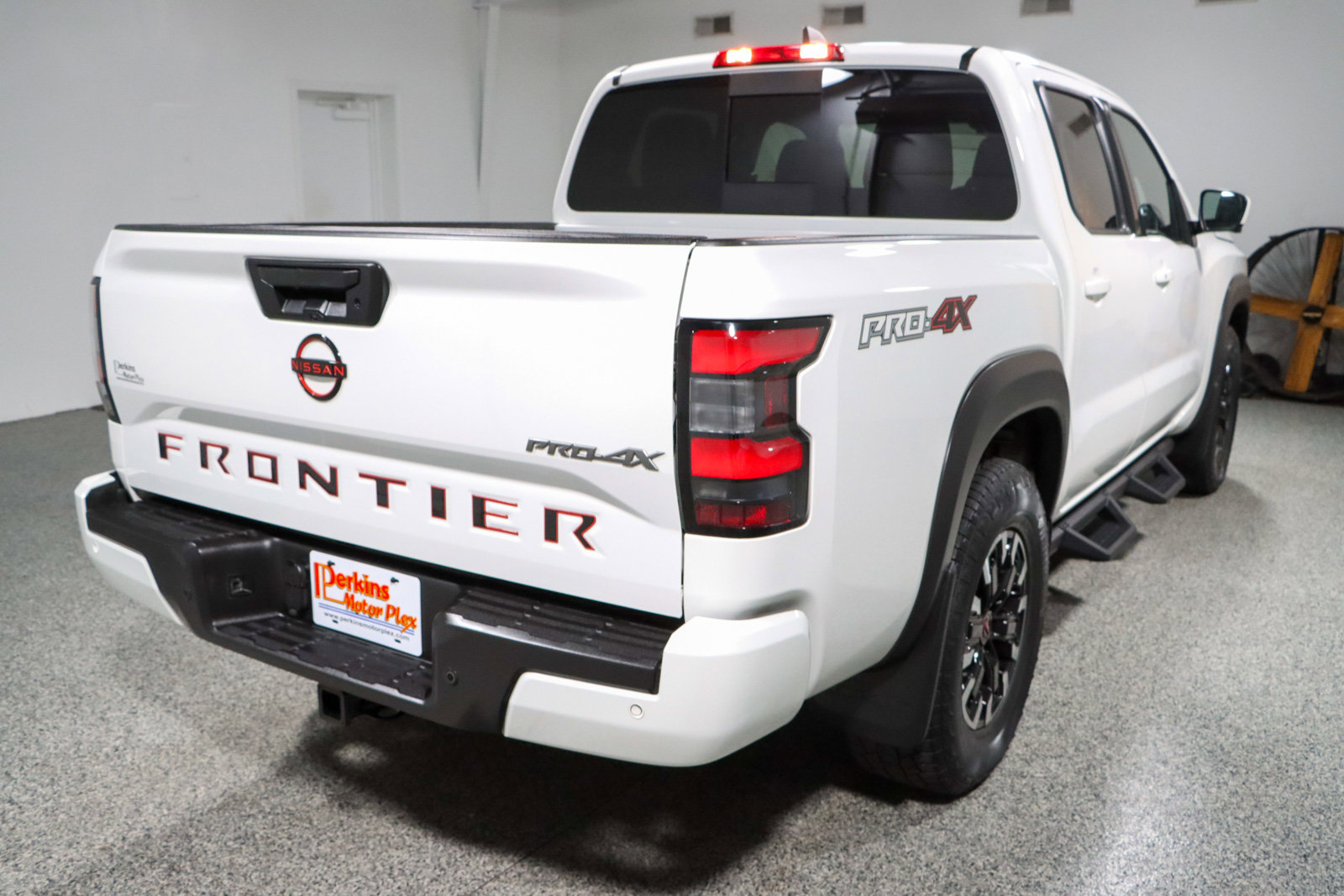 Used 2023 Nissan Frontier PRO-4X w/ Pro Convenience Package AWD/4WD image 7