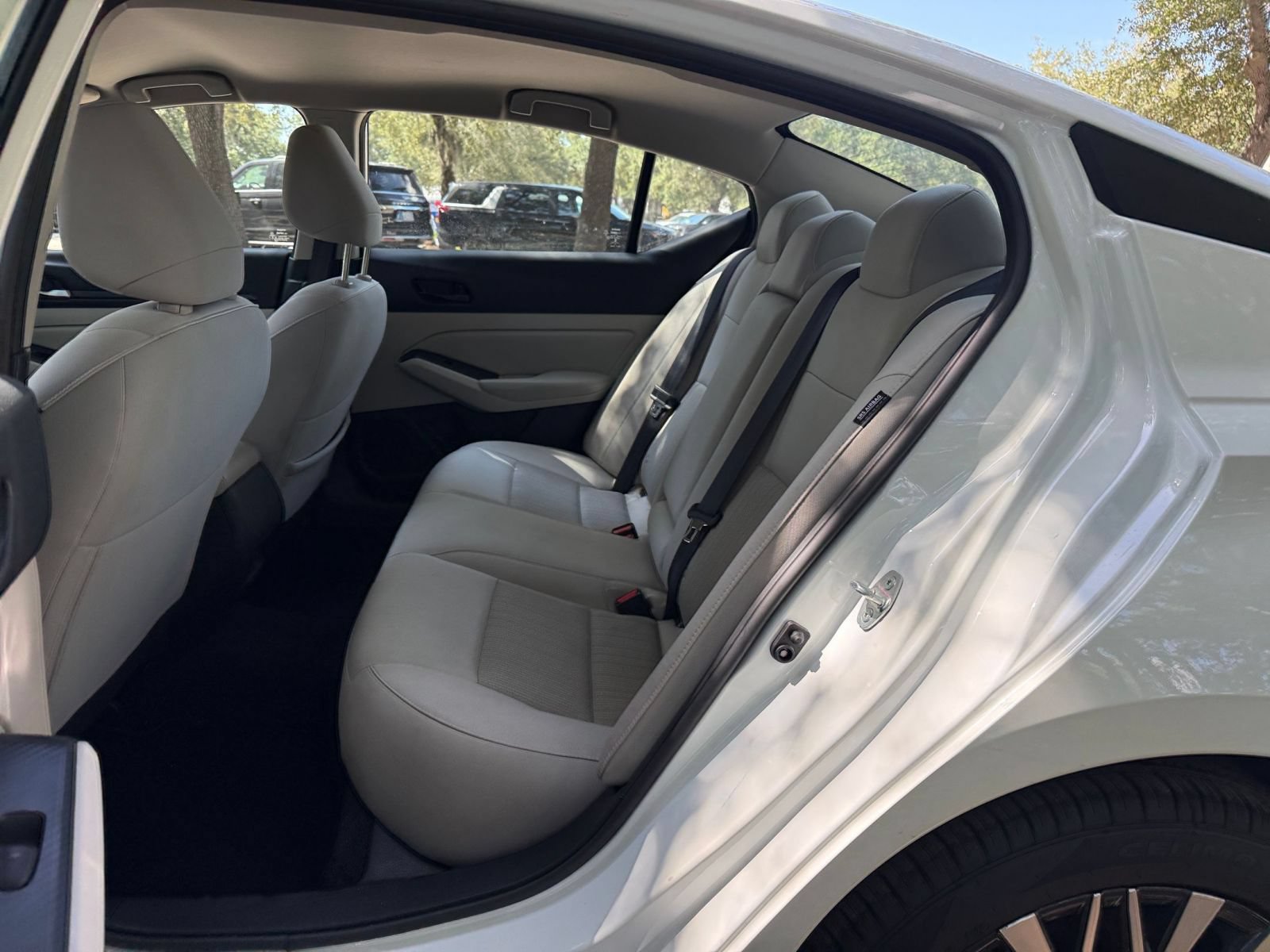 Used 2025 Nissan Altima 2.5 SV FWD image 31