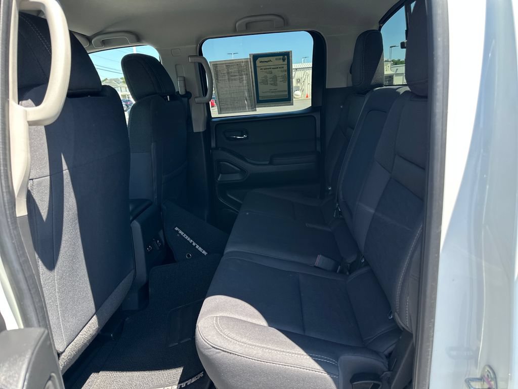 Used 2024 Nissan Frontier SV w/ Technology Package AWD/4WD image 17
