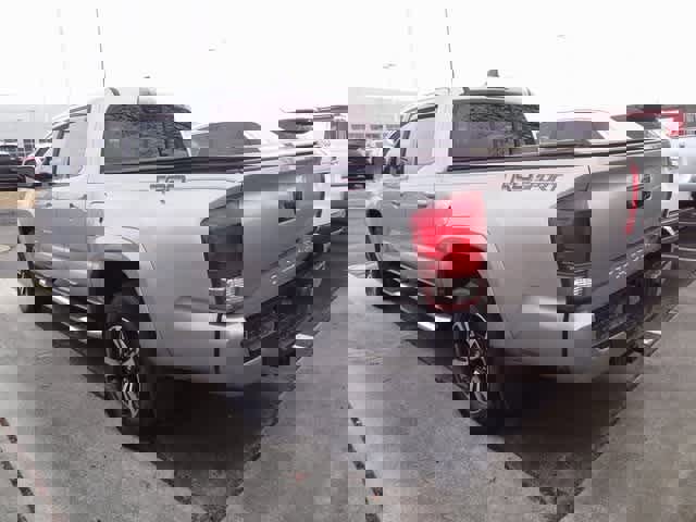 Used 2016 Toyota Tacoma TRD Sport image 6