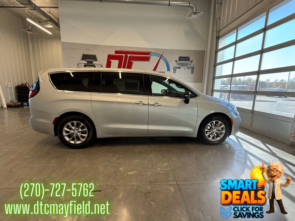 New 2026 Chrysler Pacifica Limited image 2