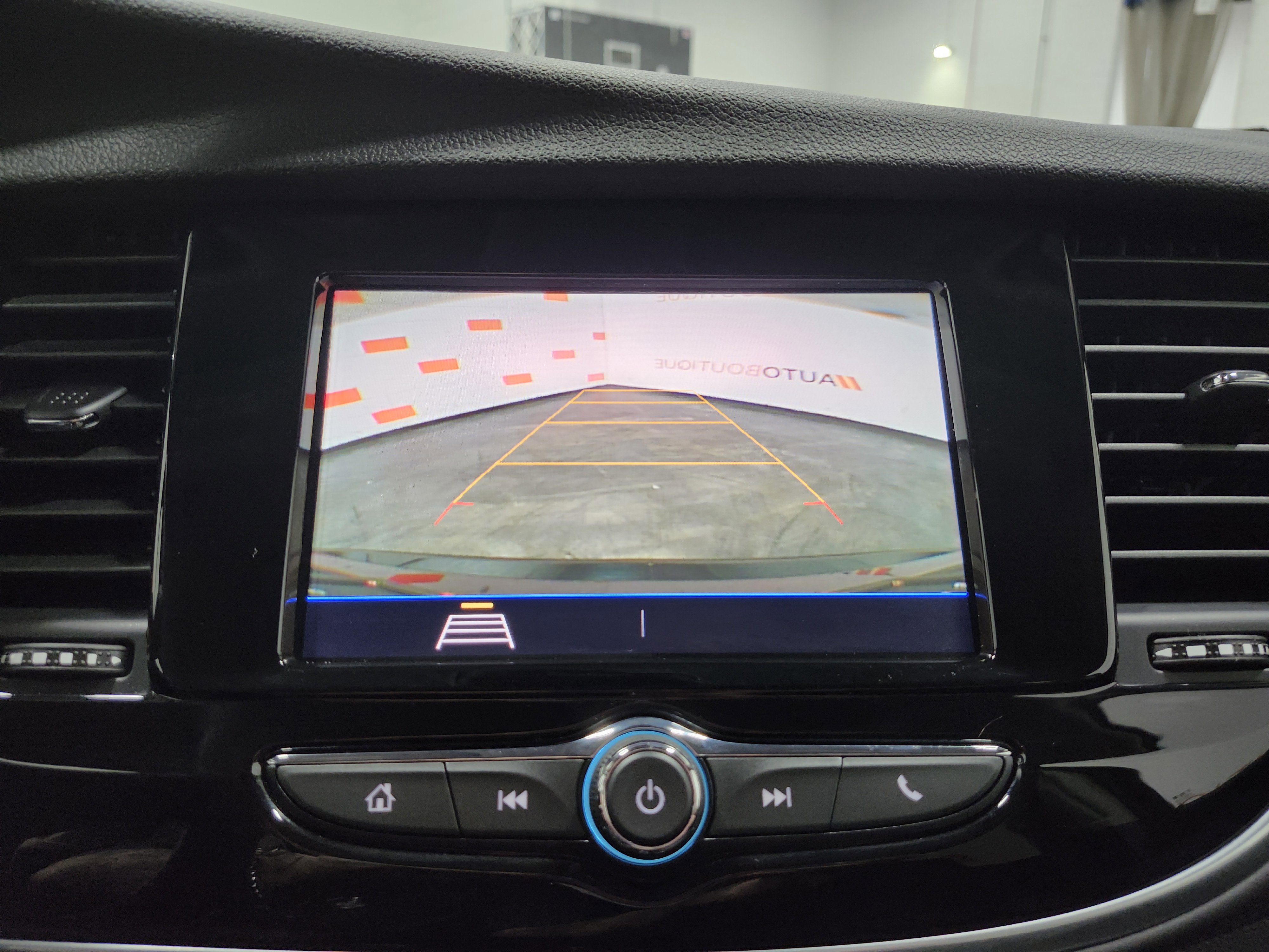 Used 2022 Buick Encore Preferred w/ Safety Package image 2