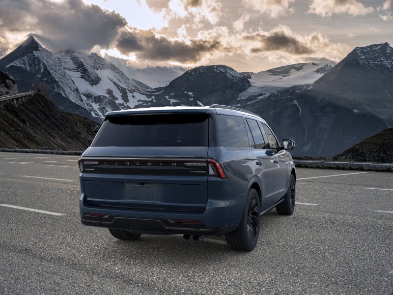 New 2026 Lincoln Navigator Reserve w/ Jet Appearance Package AWD/4WD image 8