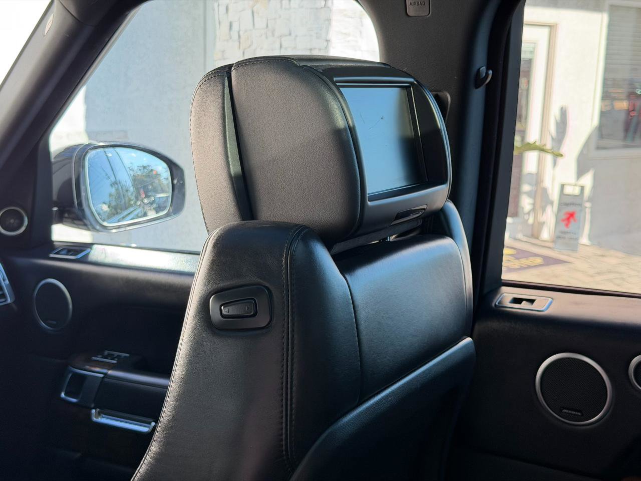 Used 2016 Land Rover Range Rover HSE image 40