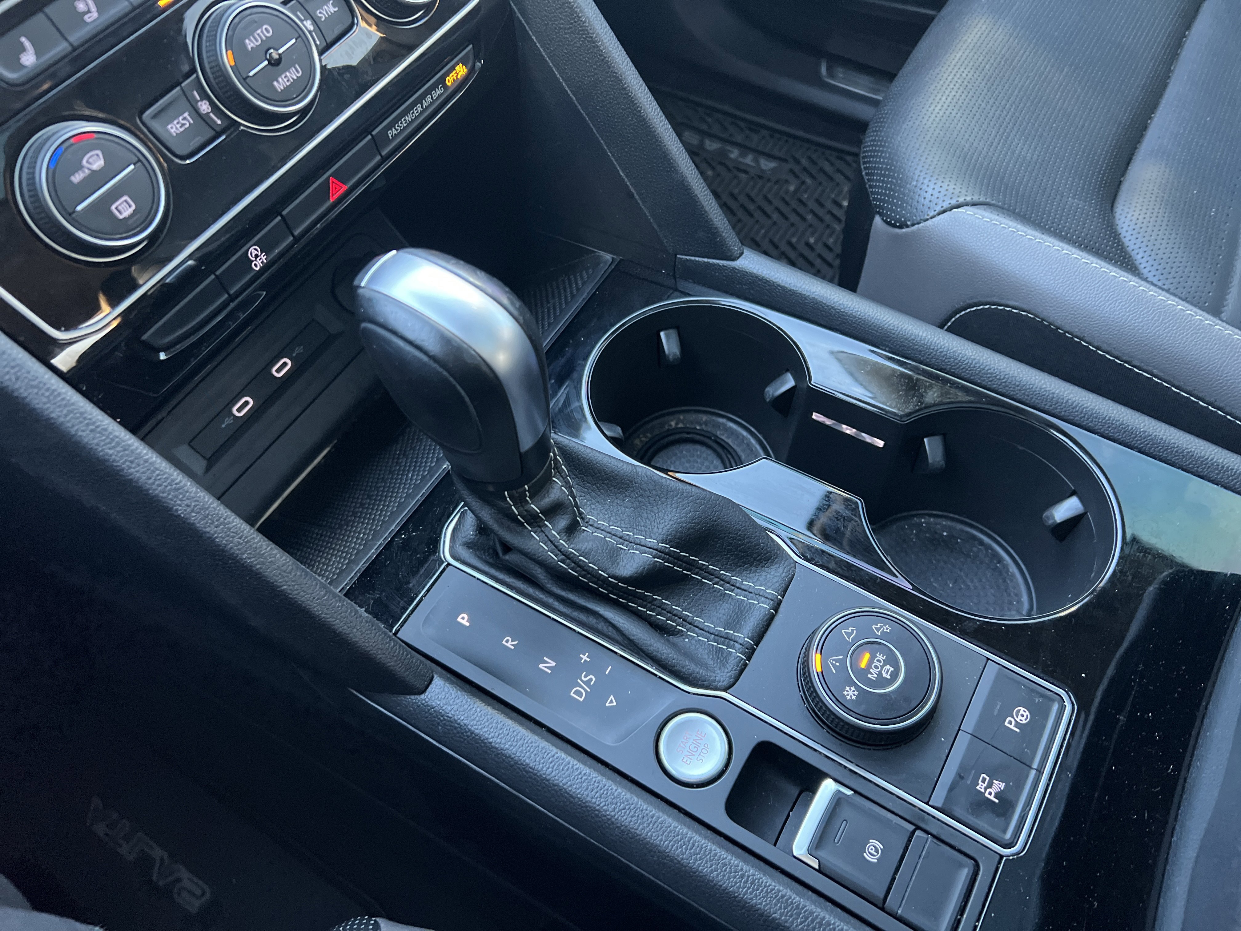 Used 2022 Volkswagen Atlas SEL Premium image 25