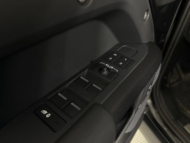 Used 2023 Land Rover Defender 110 V8 AWD/4WD image 29