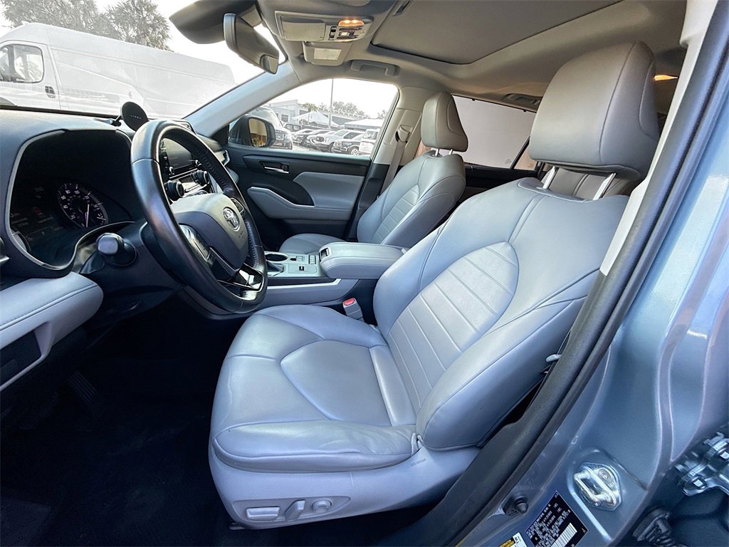 Used 2020 Toyota Highlander XLE image 23