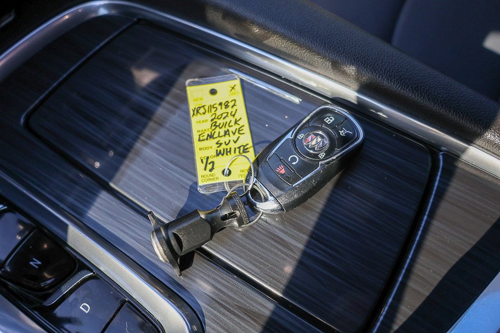 Used 2024 Buick Enclave Premium image 10