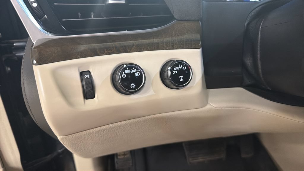 Used 2019 Cadillac Escalade Luxury AWD/4WD image 18