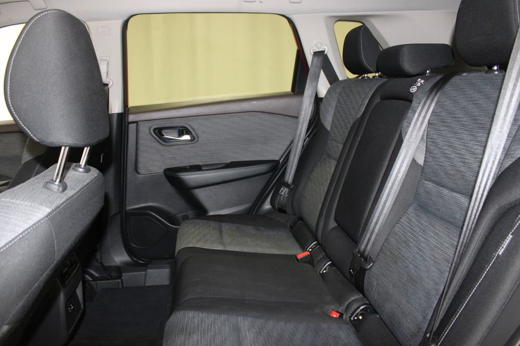 Used 2023 Nissan Rogue SV AWD/4WD image 19