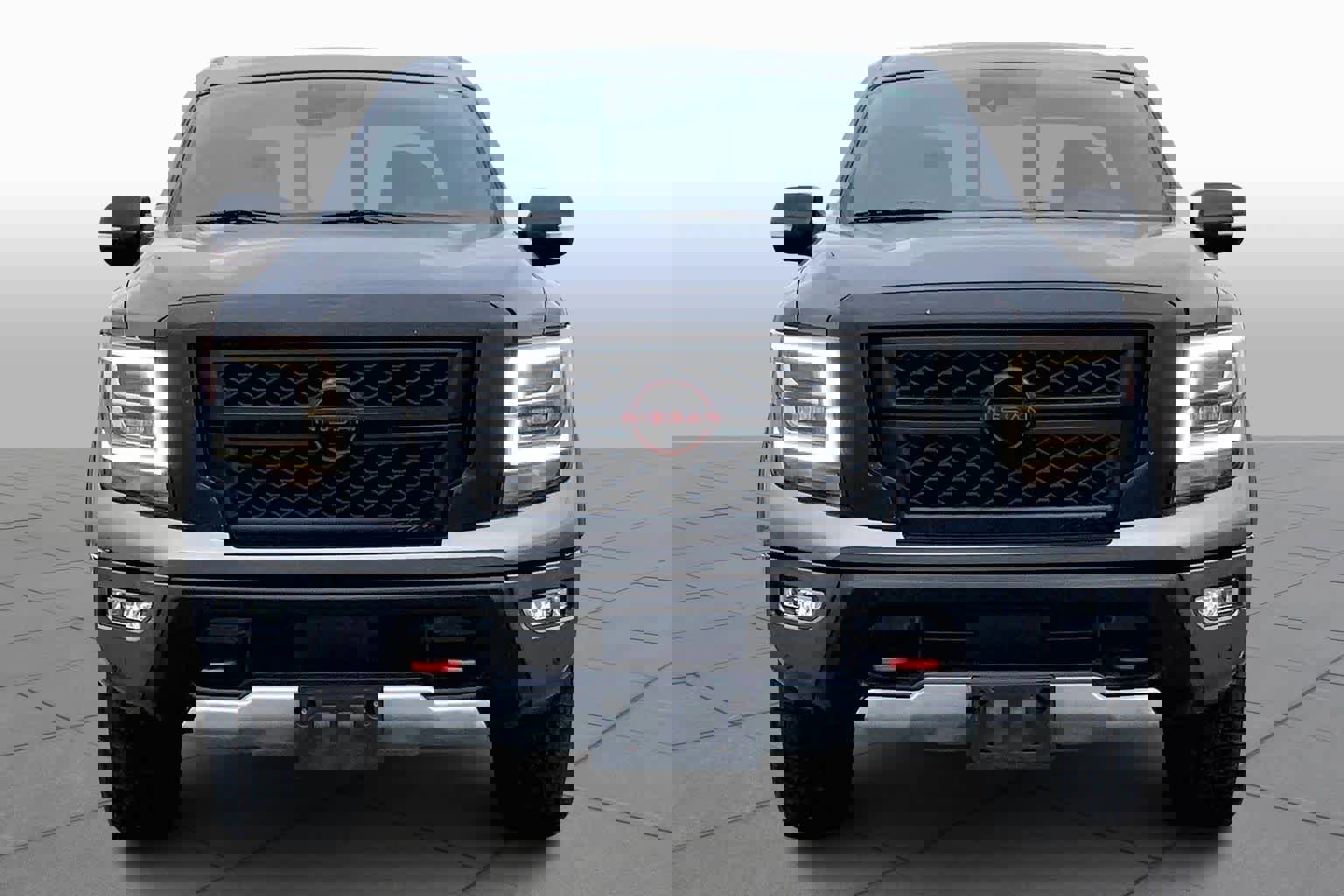 Used 2023 Nissan Titan PRO-4X w/ Pro-4x Convenience Package image 4