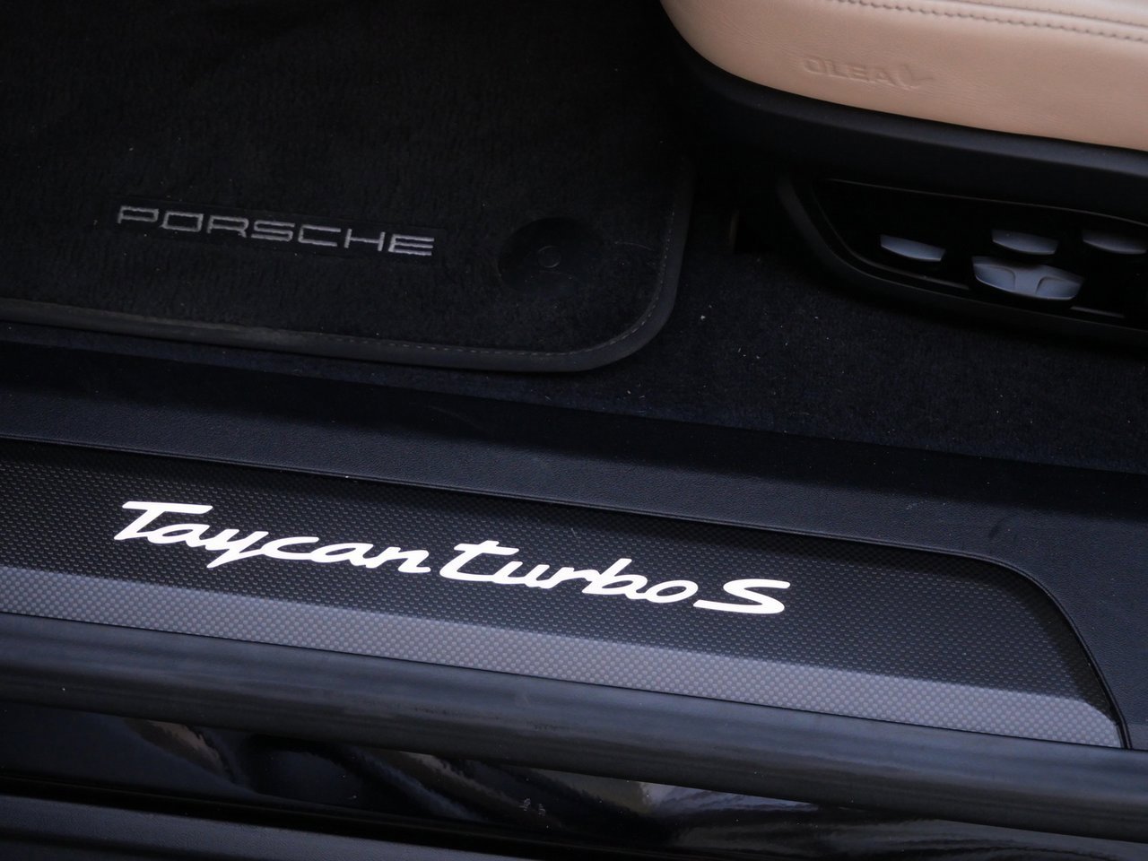 Used 2020 Porsche Taycan Turbo S image 18