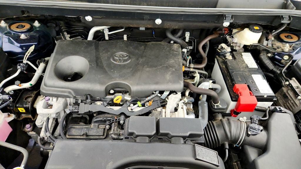 Used 2021 Toyota RAV4 XLE AWD/4WD image 25