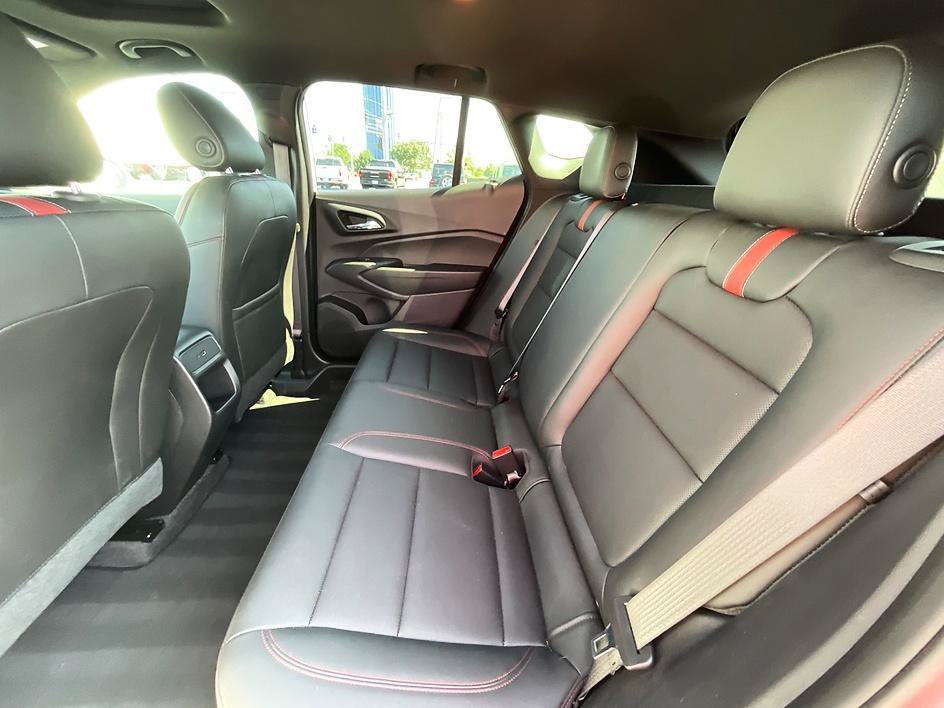 Used 2025 Chevrolet Trax RS w/ Sunroof Package FWD image 28