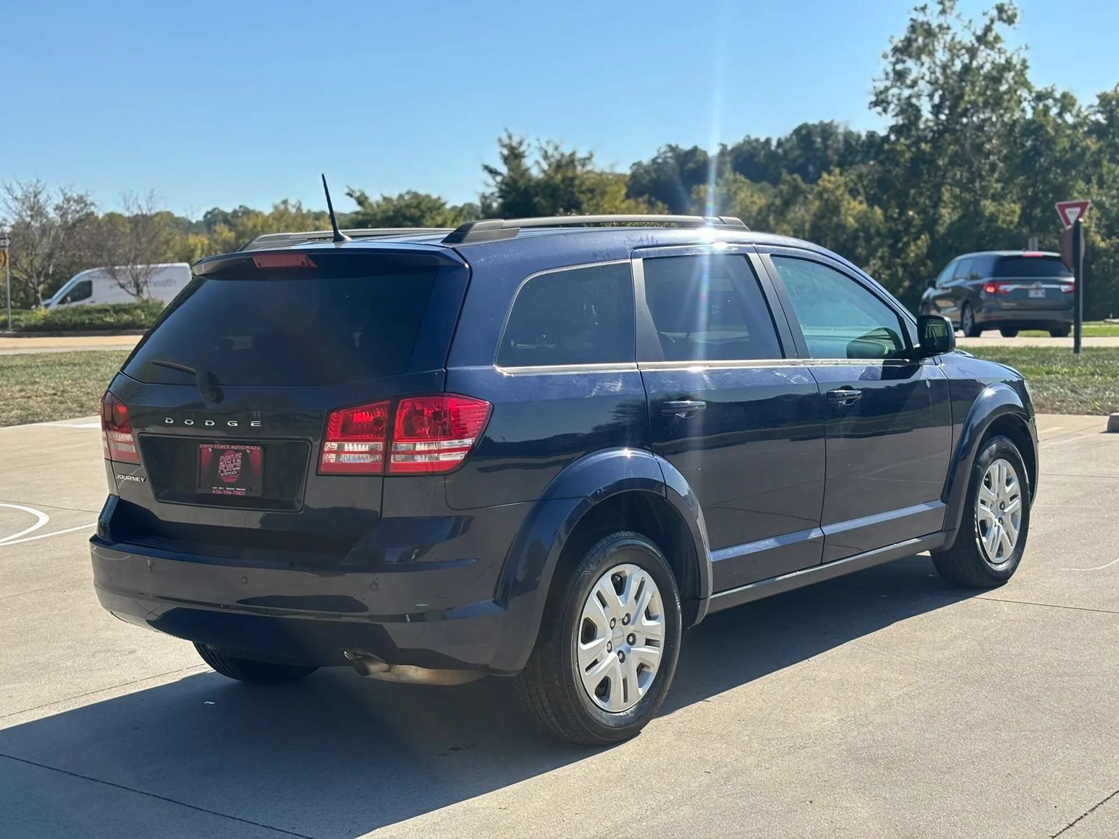 Used 2020 Dodge Journey SE FWD image 3