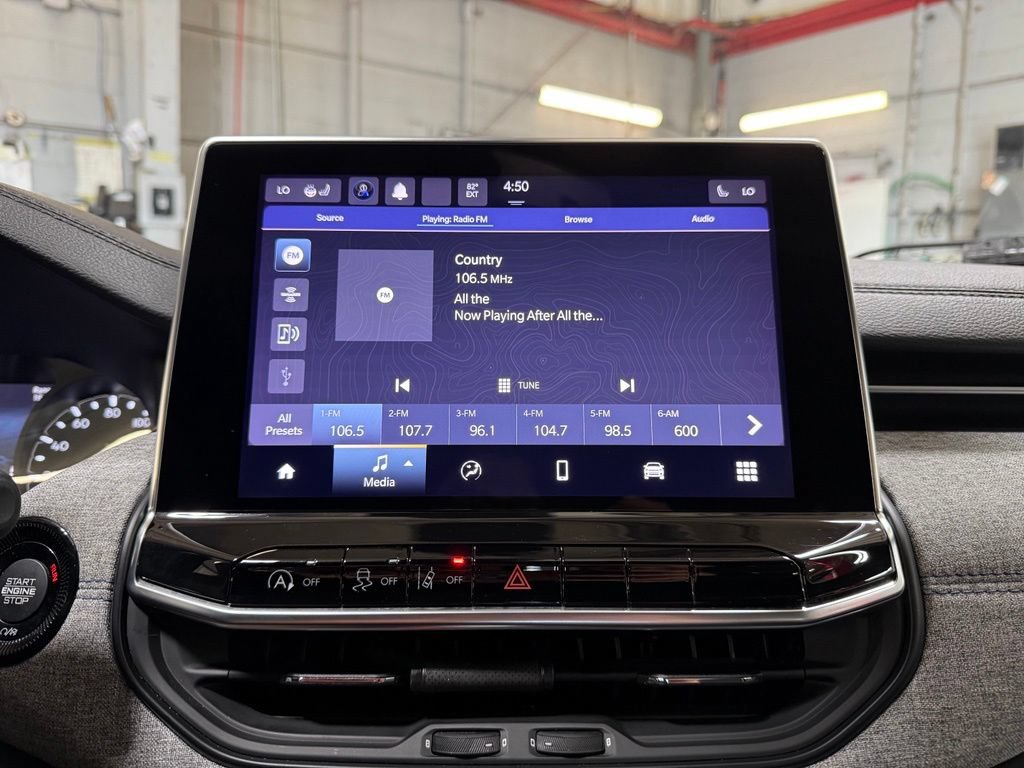 Certified 2023 Jeep Compass Latitude w/ Convenience Group AWD/4WD image 12