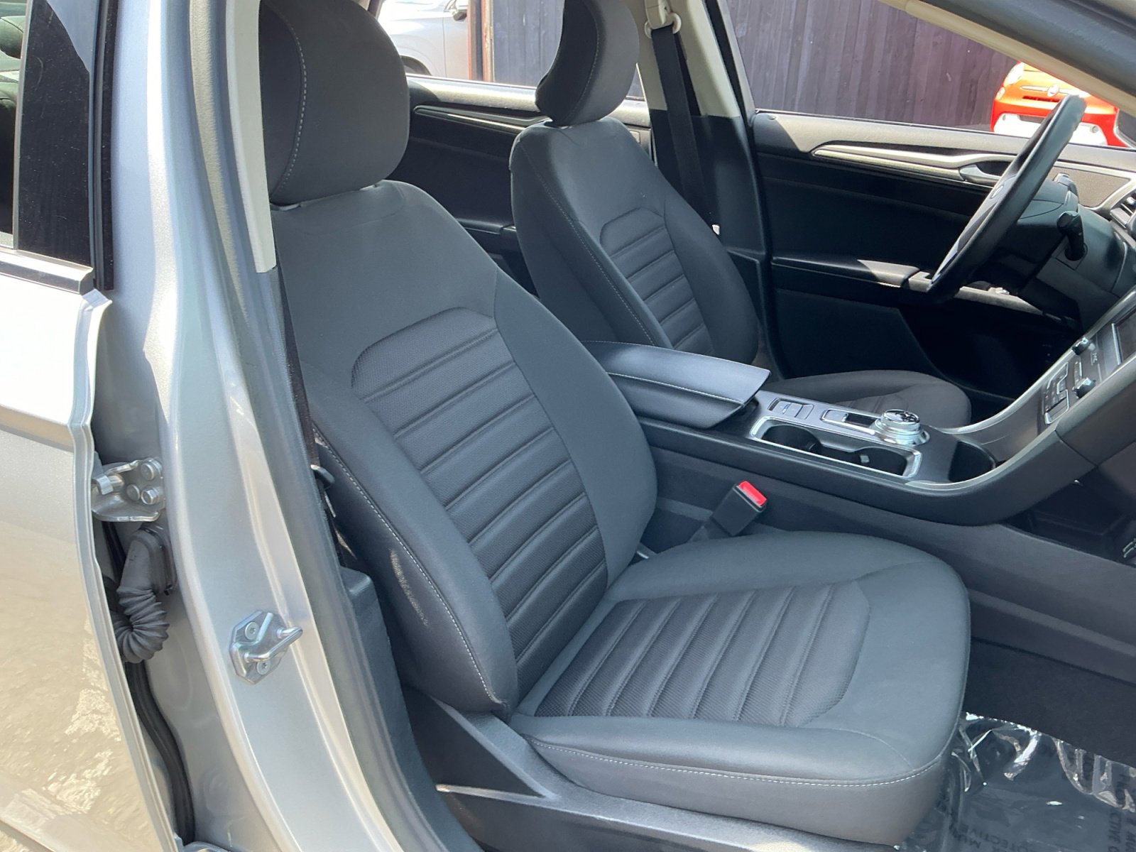 Used 2019 Ford Fusion SE FWD image 21