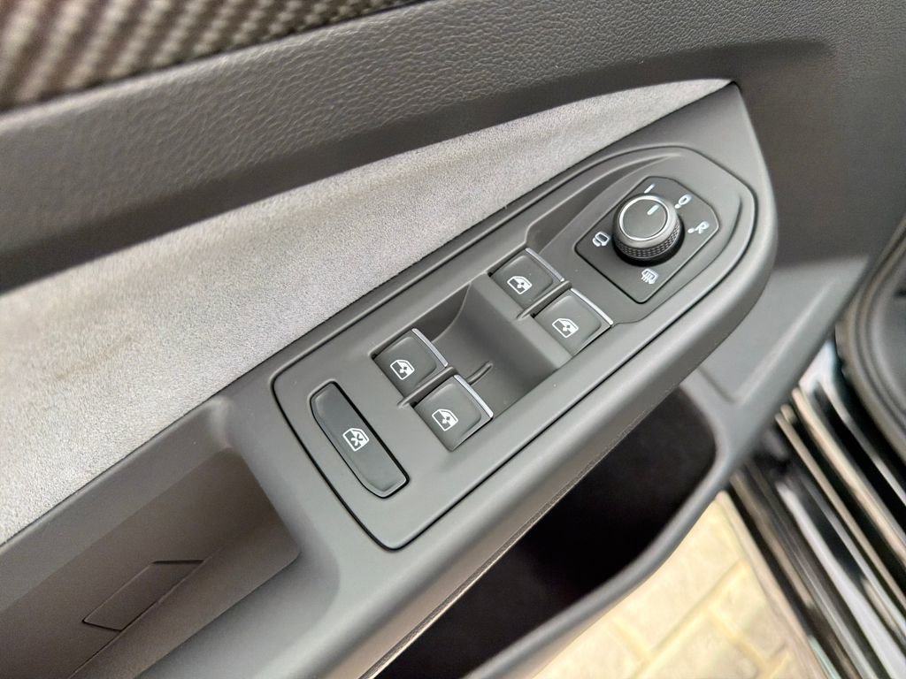 Certified 2025 Volkswagen Golf R Black Edition w/ Euro Stye Package image 13