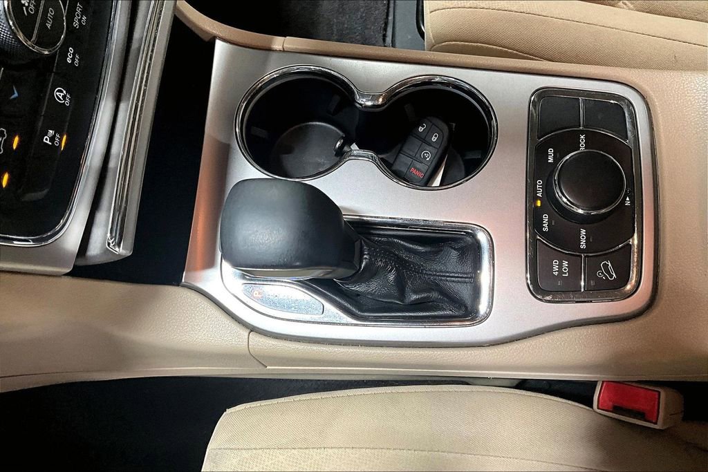 Used 2019 Jeep Grand Cherokee Laredo AWD/4WD image 17