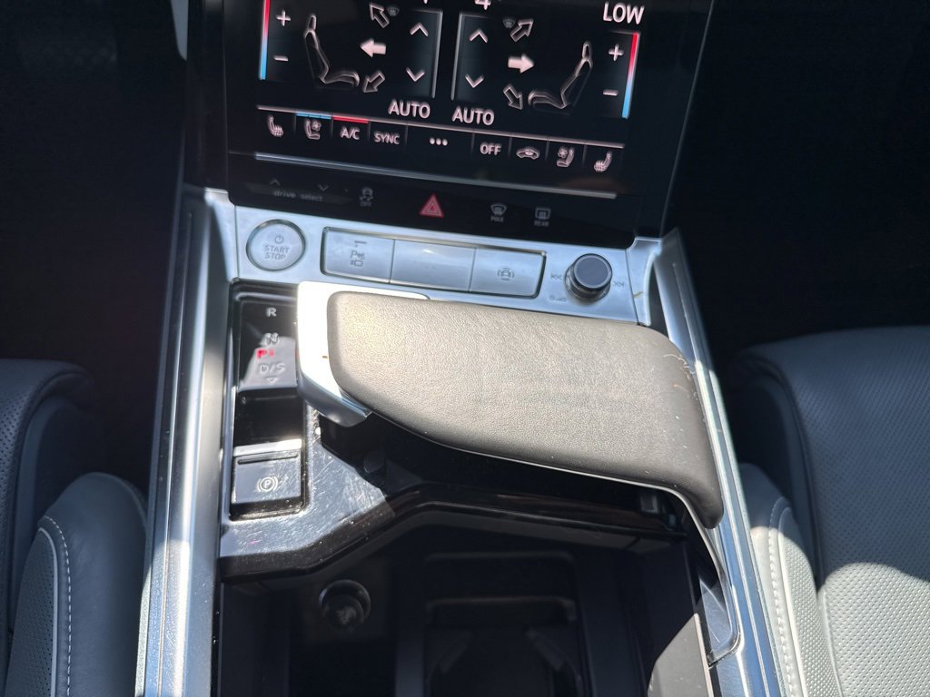 Used 2020 Audi e-tron Prestige w/ Prestige Package image 15